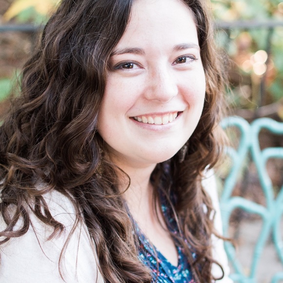 Meet your Posher, Courtney - Picture 3 of 3